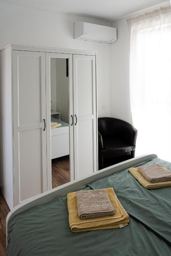 Station 22 - Brand New With A Terrace And Private Parking Apartment Vir