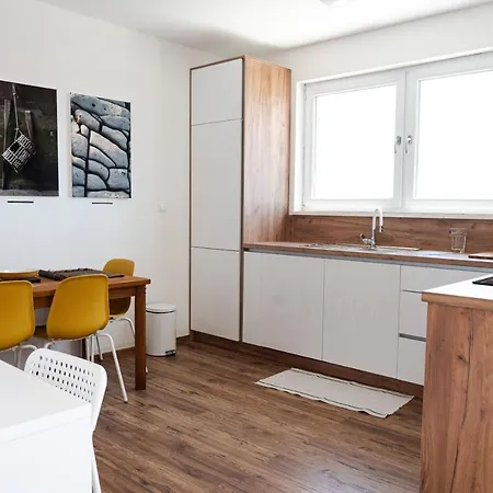 Station 22 - Brand New Apartment With A Terrace And Private Parking Vir Exterior photo