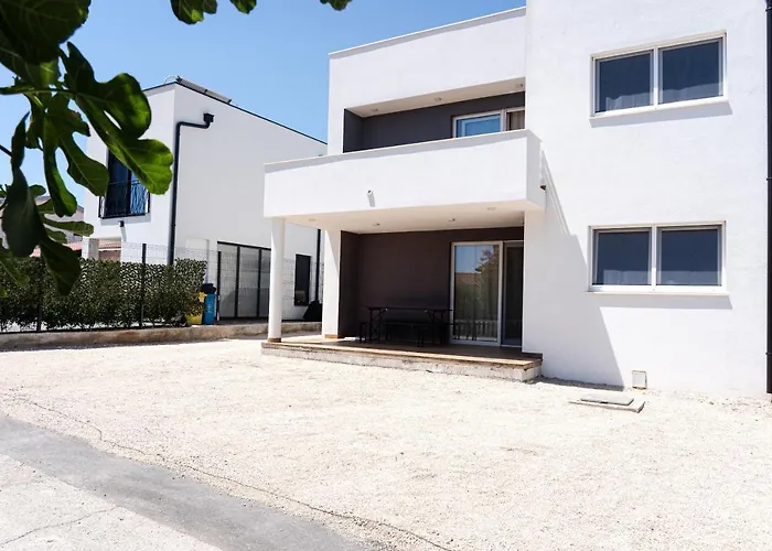 Station 22 - Brand New Apartment With A Terrace And Private Parking