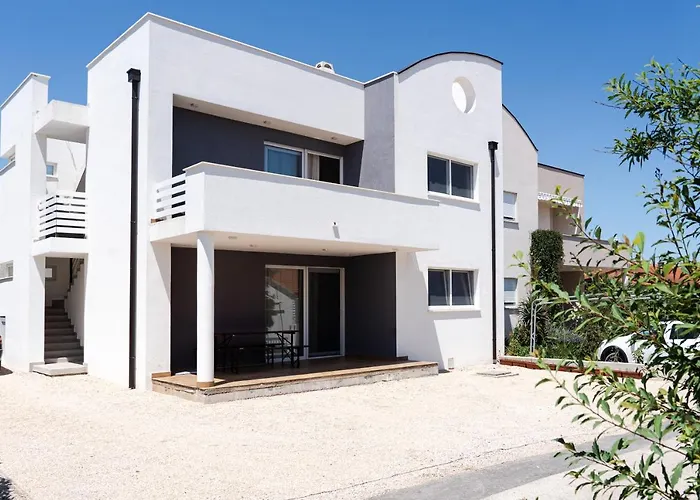 Station 22 - Brand New Apartment With A Terrace And Private Parking